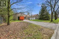 15 TREEGROVE CIRCLE | Aurora Ontario | Slide Image Three