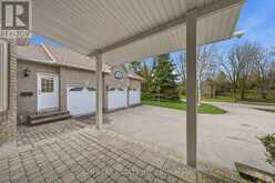15 TREEGROVE CIRCLE | Aurora Ontario | Slide Image Six