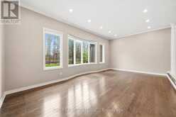 15 TREEGROVE CIRCLE | Aurora Ontario | Slide Image Eight