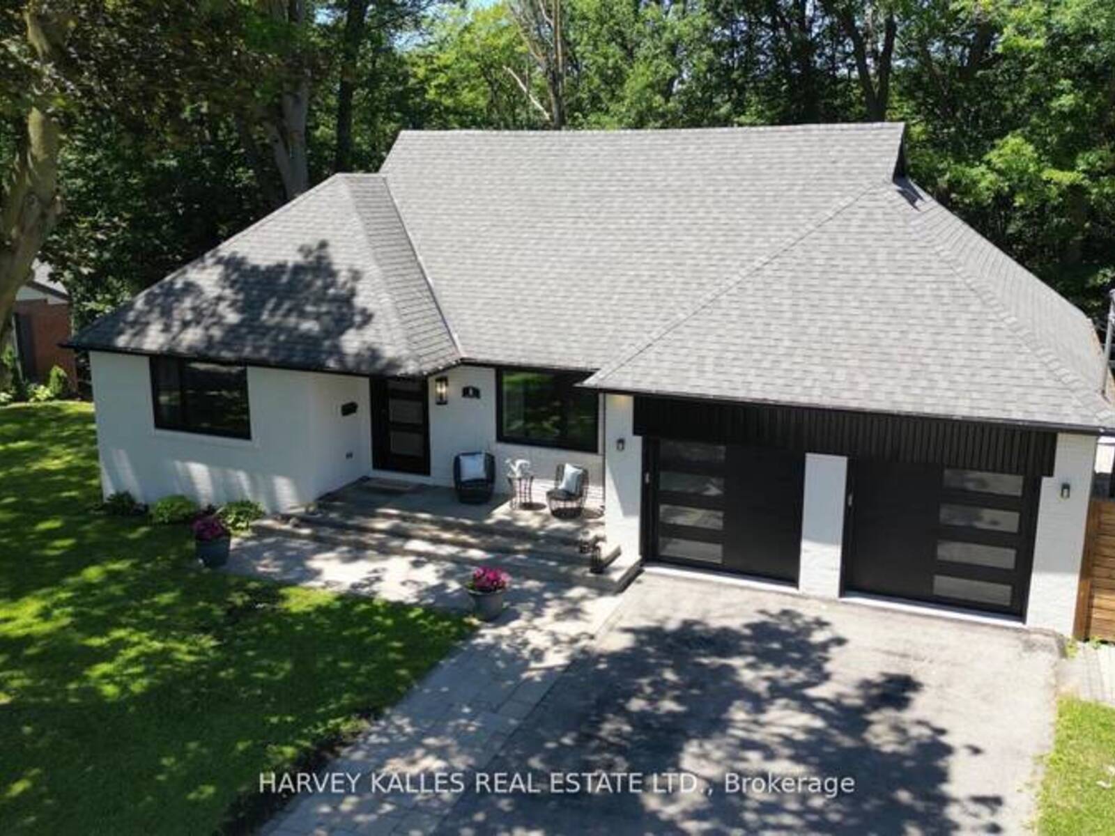 8 CIRCLE RIDGE, Toronto, Ontario M6L 2H6