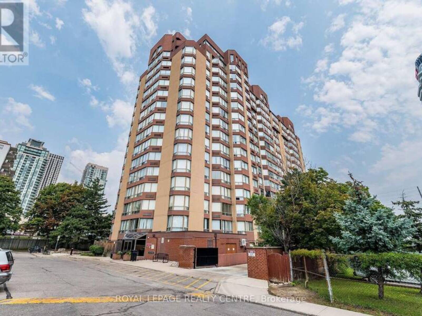 807 - 25 FAIRVIEW ROAD W, Mississauga, Ontario L5B 3Y8