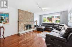 51 SUGARBUSH SQUARE | Toronto Ontario | Slide Image Fifteen