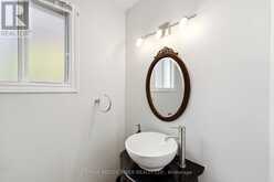 51 SUGARBUSH SQUARE | Toronto Ontario | Slide Image Eighteen