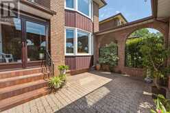 51 SUGARBUSH SQUARE | Toronto Ontario | Slide Image Three