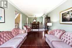 51 SUGARBUSH SQUARE | Toronto Ontario | Slide Image Five