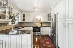 51 SUGARBUSH SQUARE | Toronto Ontario | Slide Image Nine