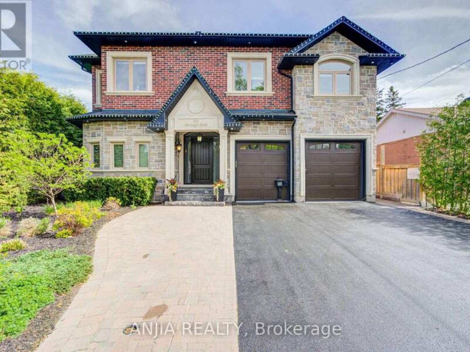 452 FERNLEIGH CIRCLE S, Richmond Hill, Ontario L4C 1E6