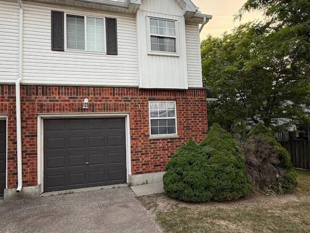 1 - 185 HIGHLAND CRESCENT Kitchener Ontario, N2M 5P8 - 4 Bedrooms Condo For Sale