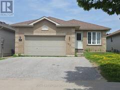 162 HANMER STREET E Barrie Ontario, L4M 6W2