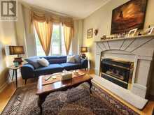 25 LORD NELSON COURT | Richmond Hill Ontario | Slide Image Two