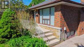 1747 CORAM CRESCENT | Mississauga Ontario | Slide Image Three