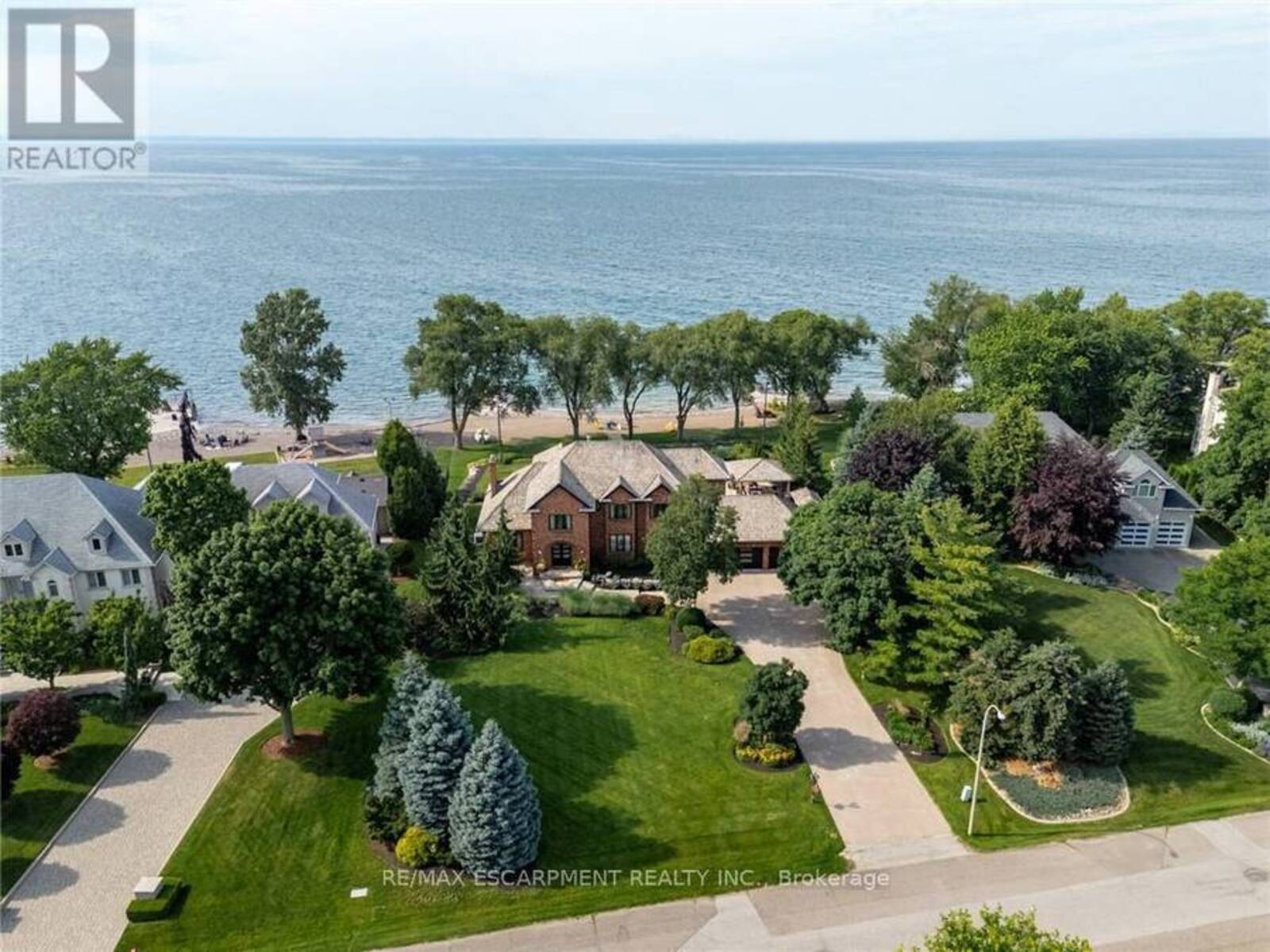17 LOCHSIDE DRIVE, Hamilton, Ontario L8E 5T6