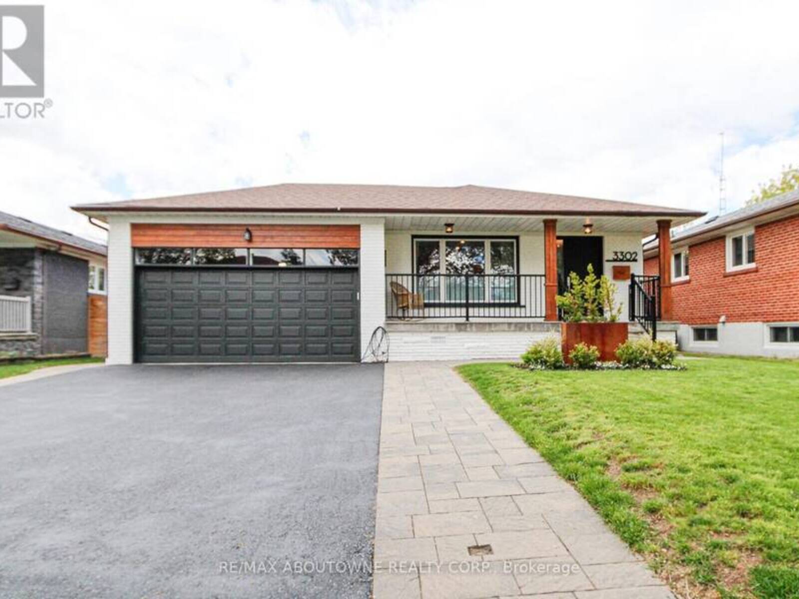 3302 CARDROSS ROAD, Mississauga, Ontario L4X 2N2