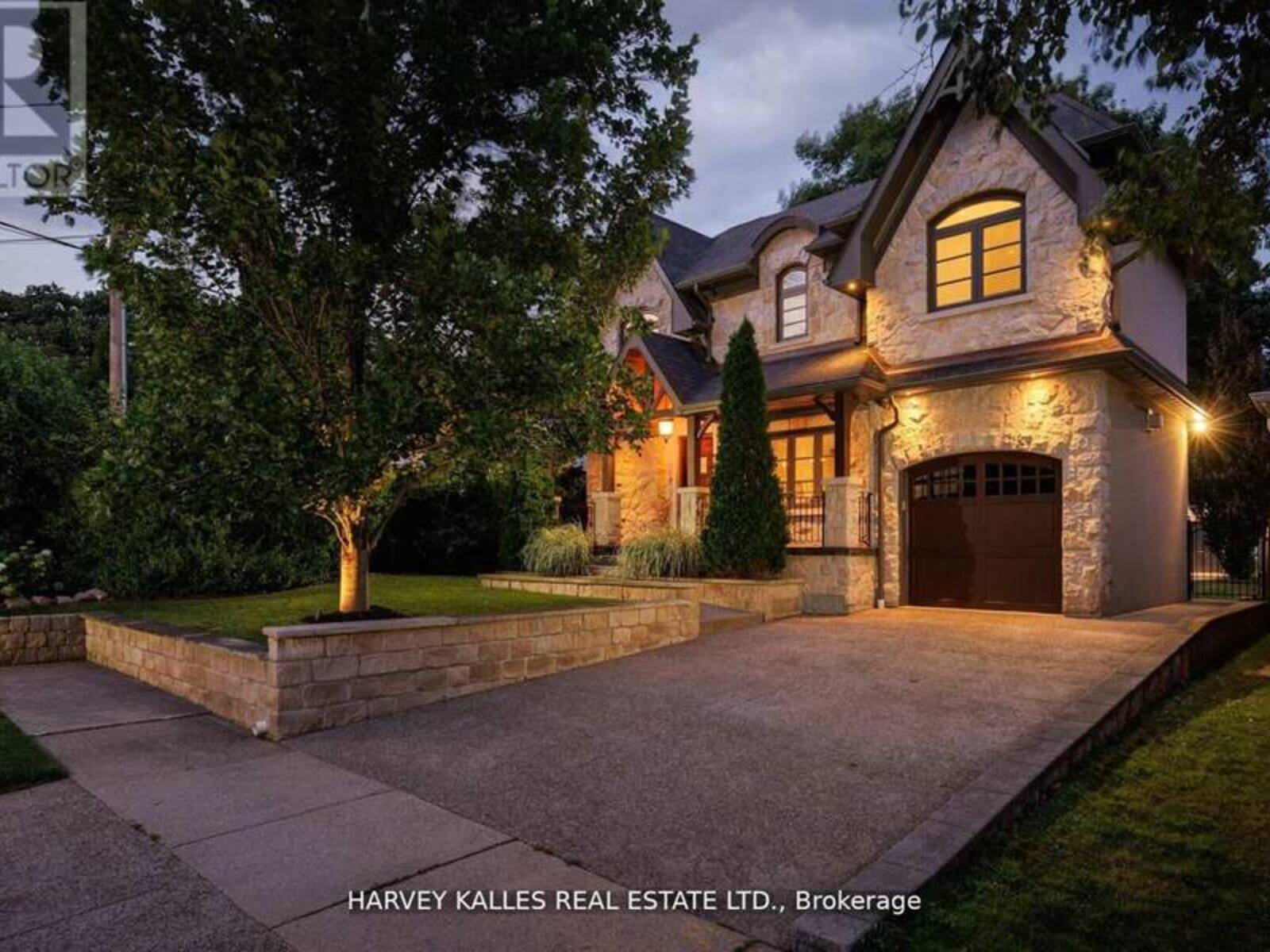 38 WESTMOUNT PARK ROAD, Toronto, Ontario M9P 1R6