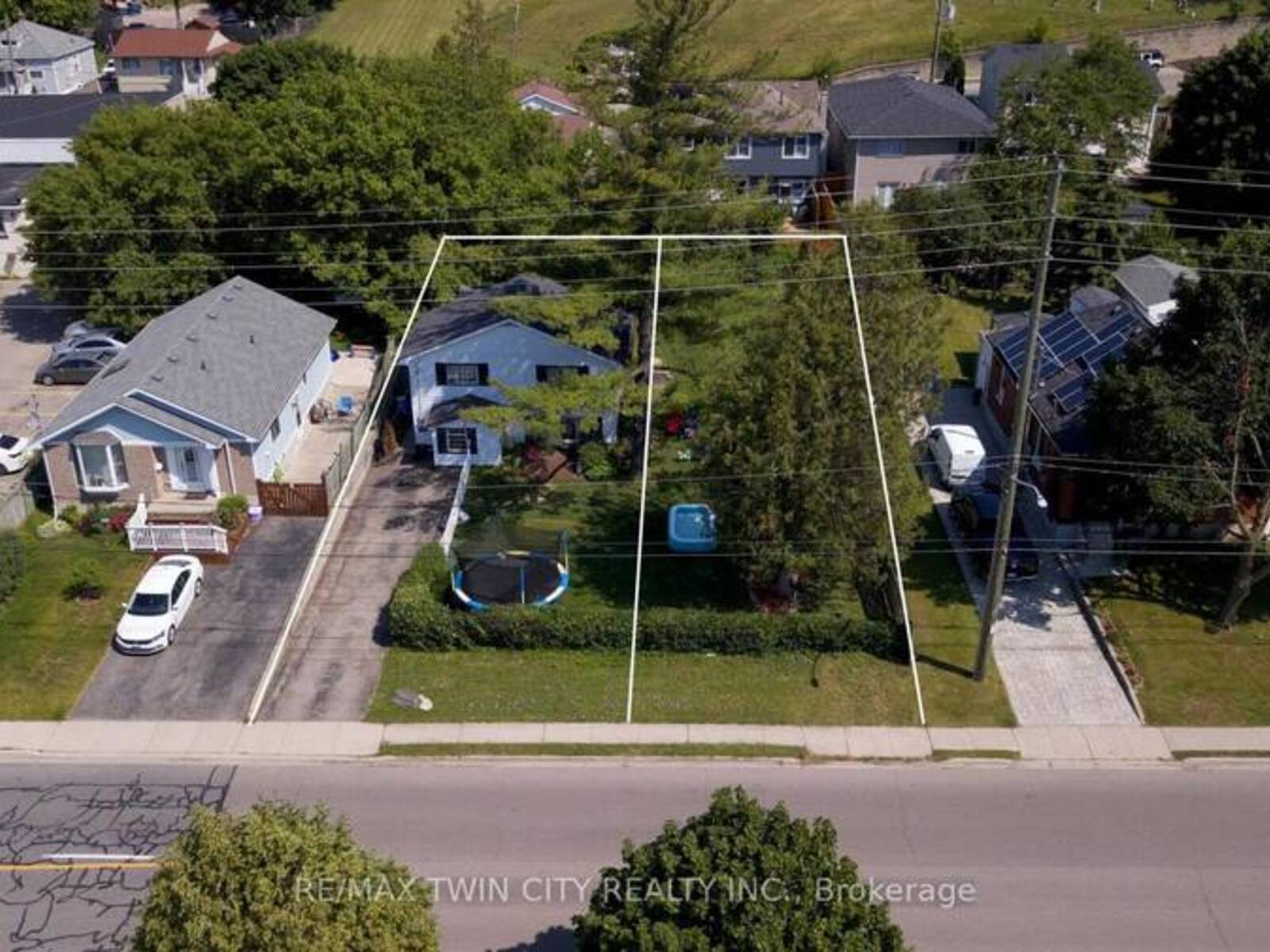 13 BROOKLYNE ROAD, Cambridge, Ontario N1R 1C4