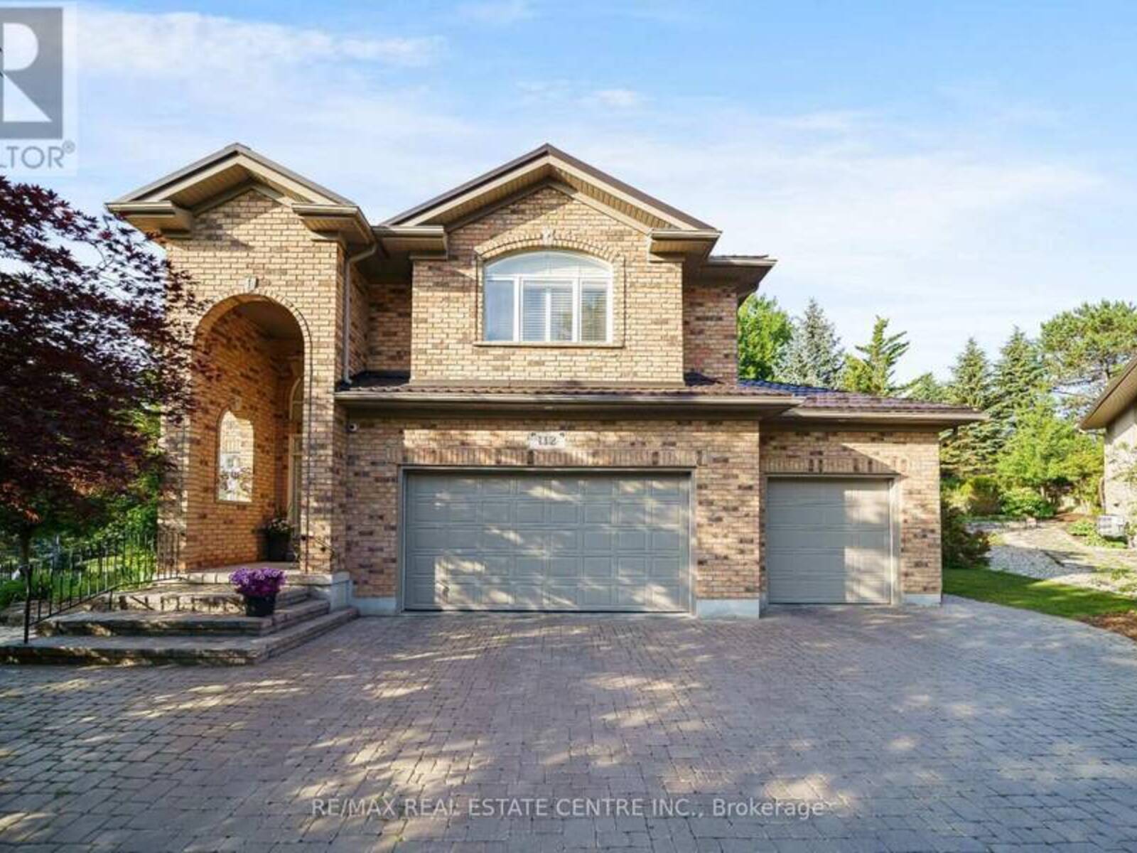 112 DIRKSEN COURT, Kitchener, Ontario N2P 2M1