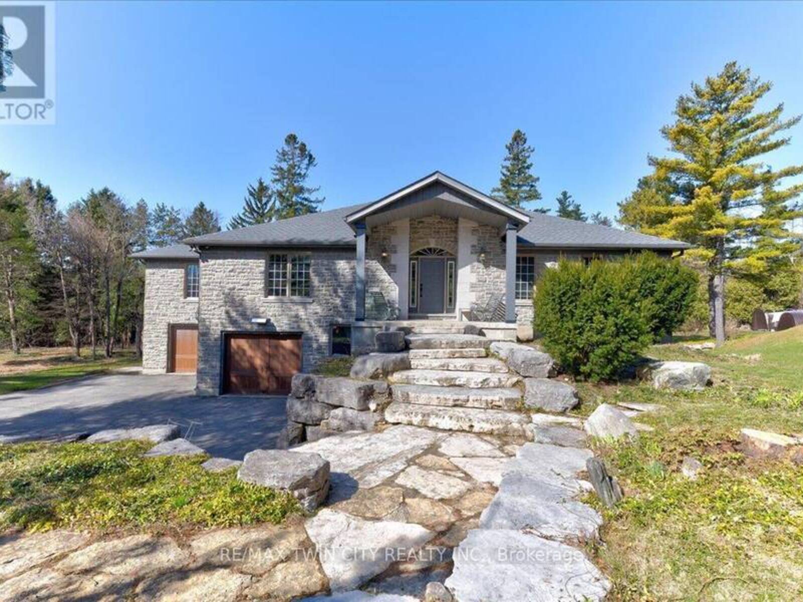 20 GRANDY LANE, Cambridge, Ontario N1R 8K2