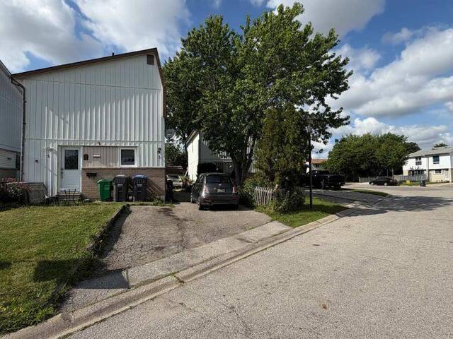 5 GLENCAIRN SQUARE Brampton Ontario, L6S 2H7 - 3 Bedrooms Home For Sale