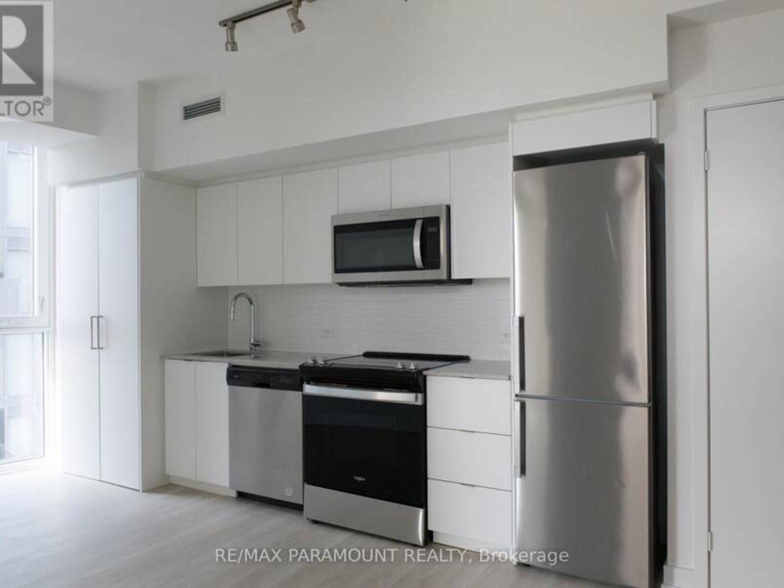 1111 - 30 TRETTI WAY, Toronto, Ontario M3H 0E3