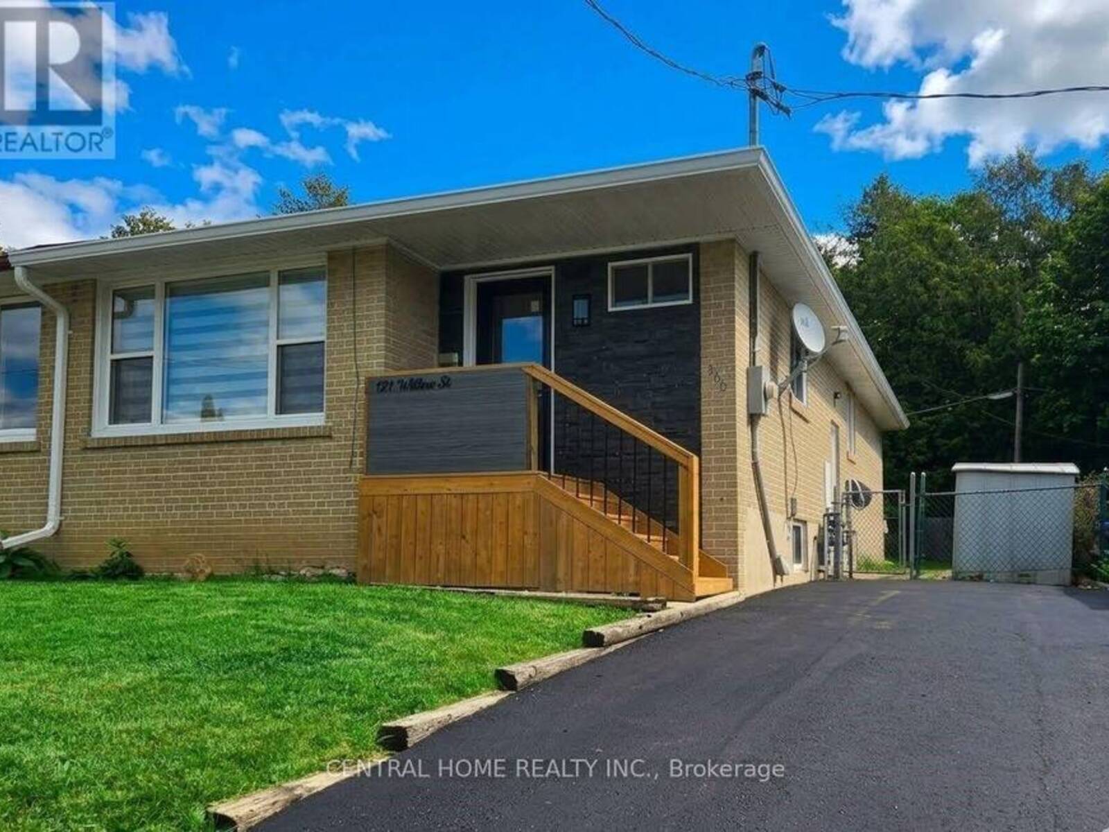 137 WILLOW LANE, Newmarket, Ontario L3Y 4J1