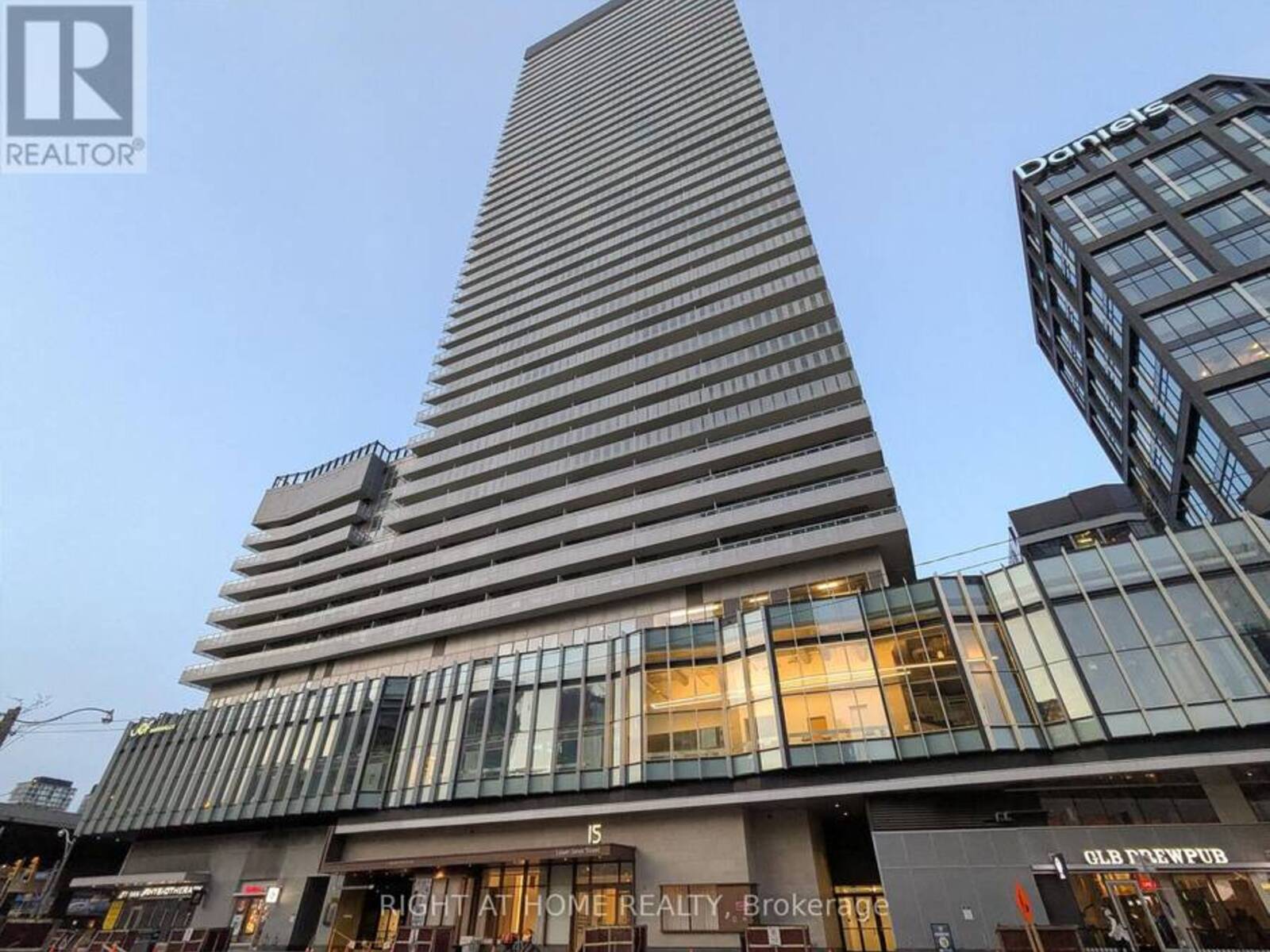 609 - 15 LOWER JARVIS STREET, Toronto, Ontario M5E 0C4