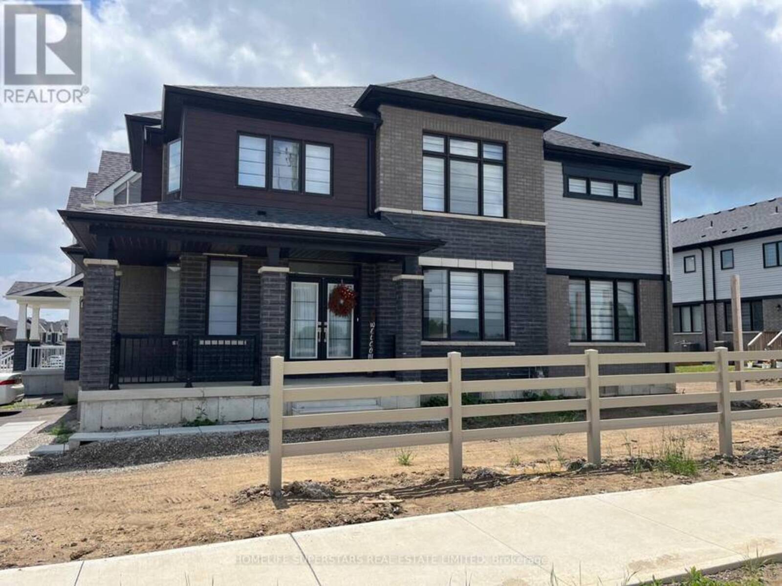 2 STANLEY AVENUE, Caledonia, Ontario N3W 1N8