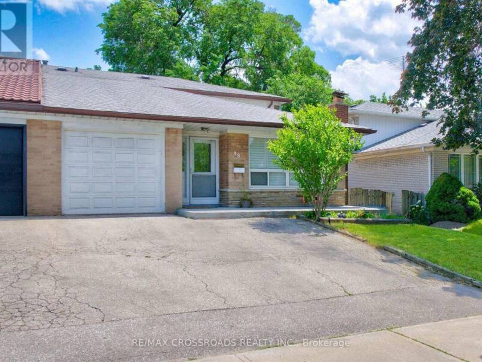 98 WILLOWRIDGE ROAD, Toronto, Ontario M9R 3Z4