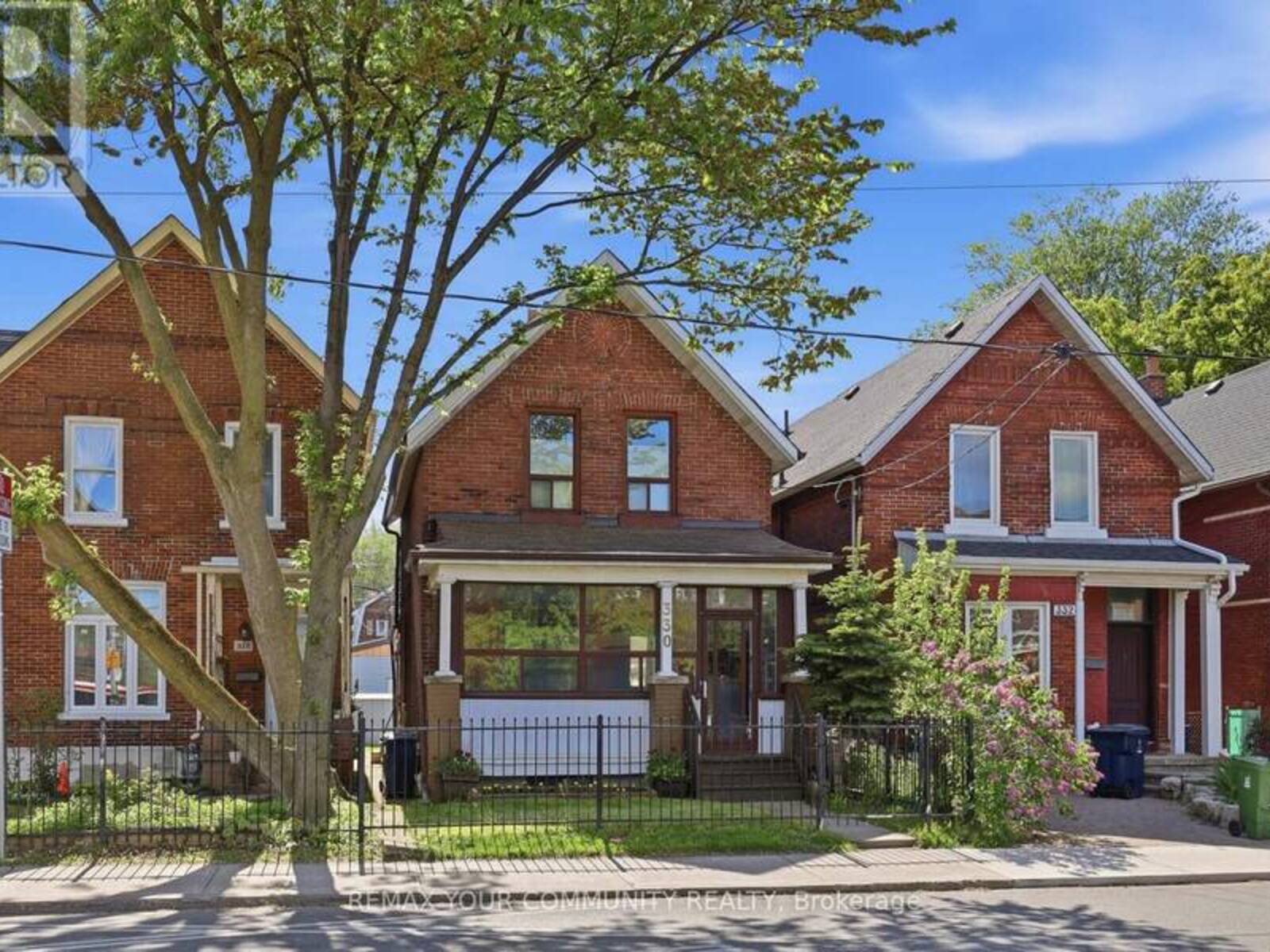 330 MAIN STREET, Toronto, Ontario M4C 4X7