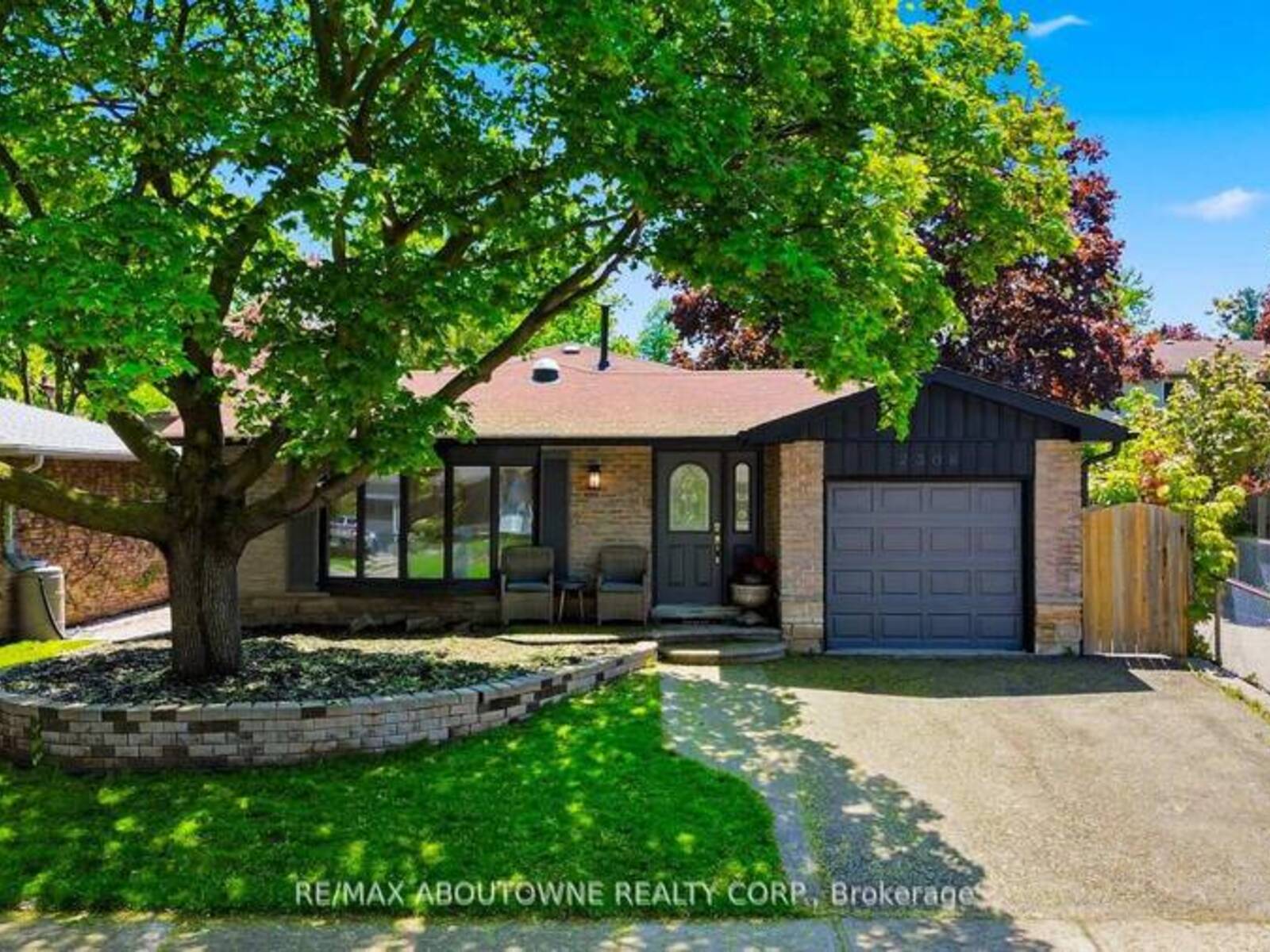 2306 DEVON ROAD, Oakville, Ontario L6J 5R4