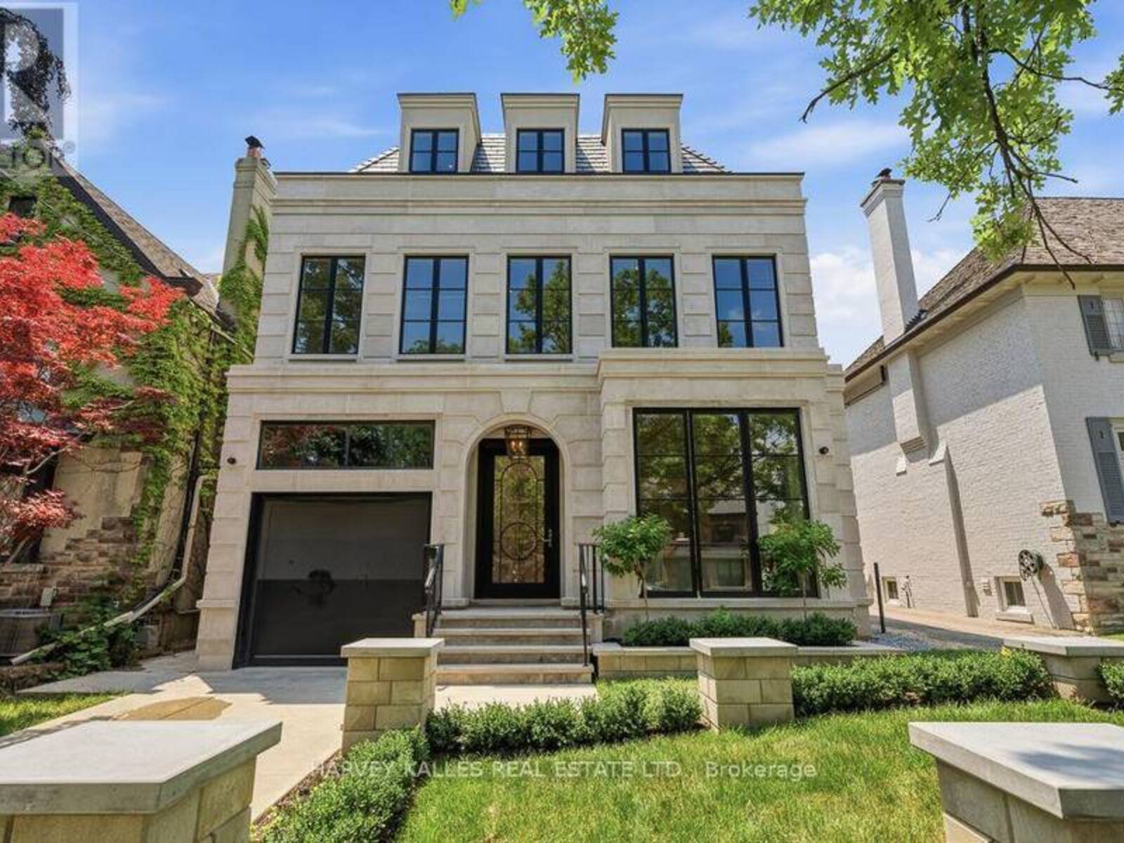 204 FOREST HILL ROAD, Toronto, Ontario M5P 2N4