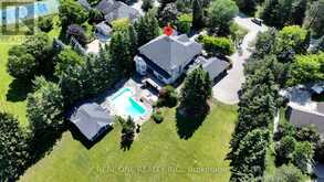 14 ALM COURT | Aurora Ontario | Slide Image Five
