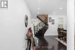 5 LEITH DRIVE | Bradford West Gwillimbury Ontario | Slide Image Four