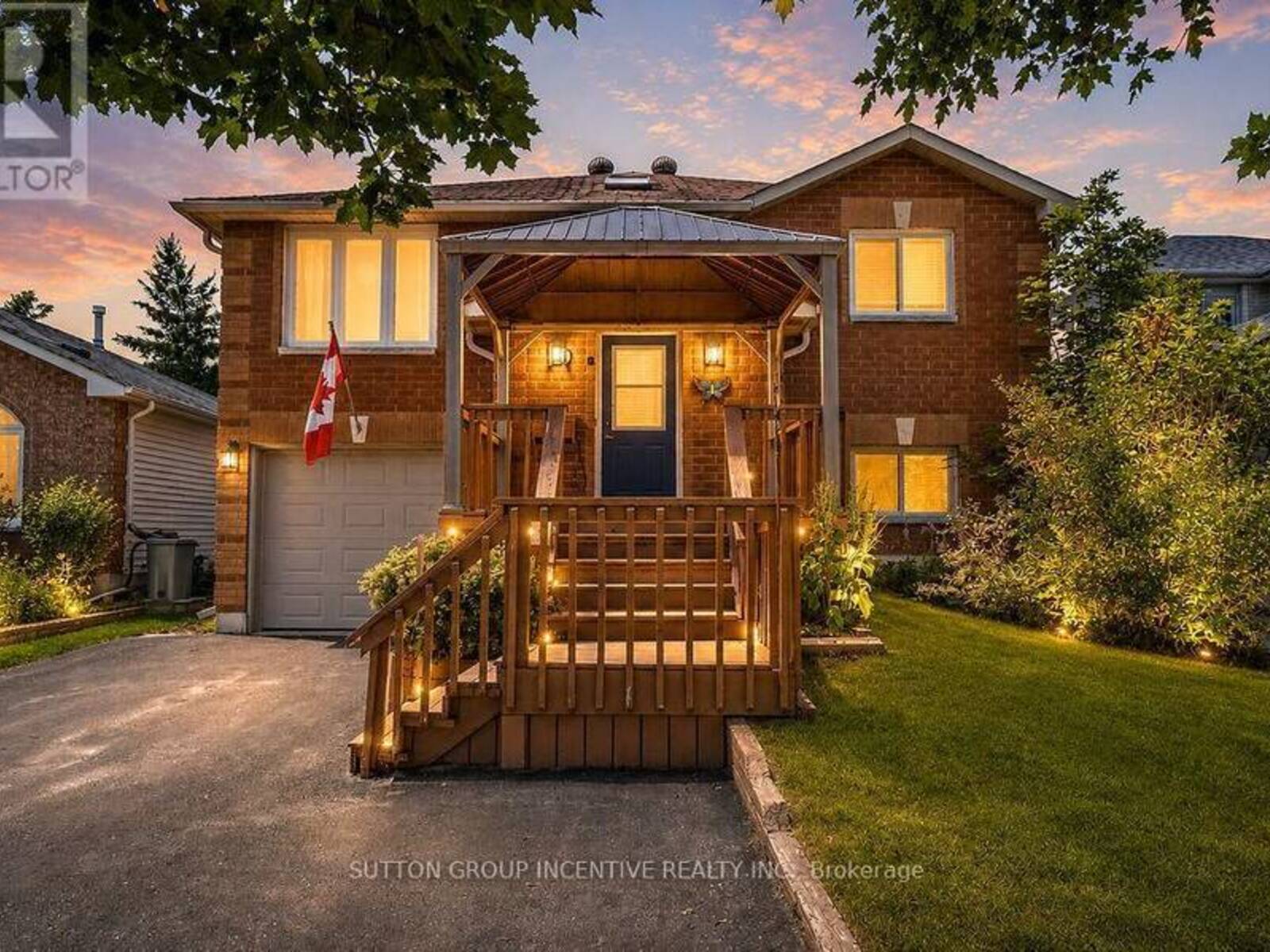 10 PALLING LANE, Barrie, Ontario L4M 6H4