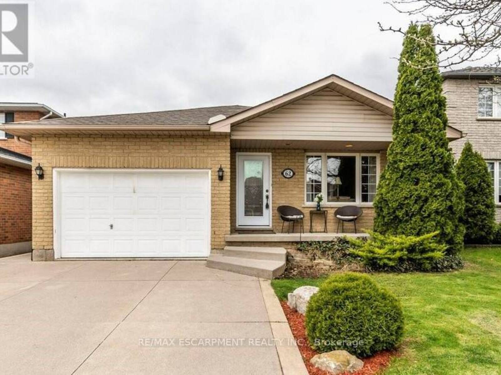 62 SPADARA DRIVE, Hamilton, Ontario L9B 2K3