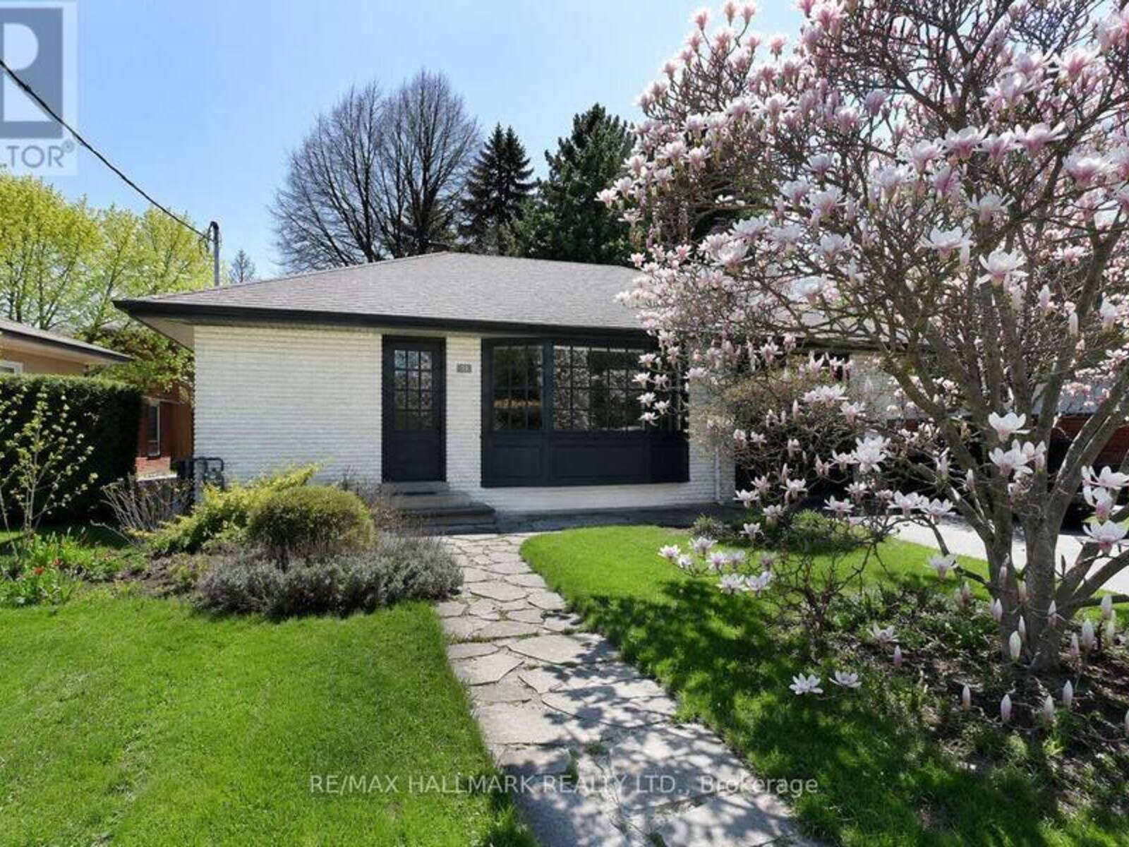 33 STAG HILL DRIVE, Toronto, Ontario M4B 1K8