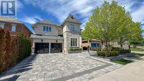 1135 CENOTAPH BOULEVARD | Newmarket Ontario | Slide Image One
