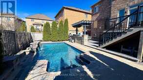 1135 CENOTAPH BOULEVARD | Newmarket Ontario | Slide Image Thirty-nine
