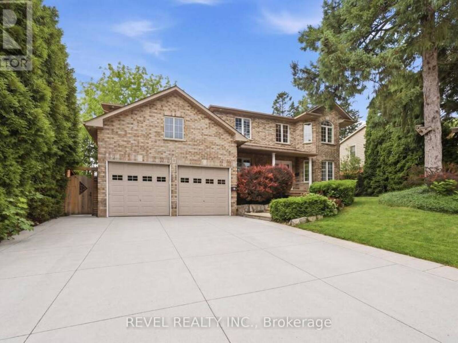 11 MAYNARD STREET, Hamilton, Ontario L9B 1A9