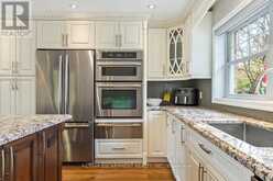 996 CRESTHAMPTON LANE | Mississauga Ontario | Slide Image Twelve