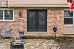 996 CRESTHAMPTON LANE | Mississauga Ontario | Slide Image Four