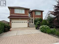 32 CRESTON ROAD Toronto Ontario, M6A 1J1