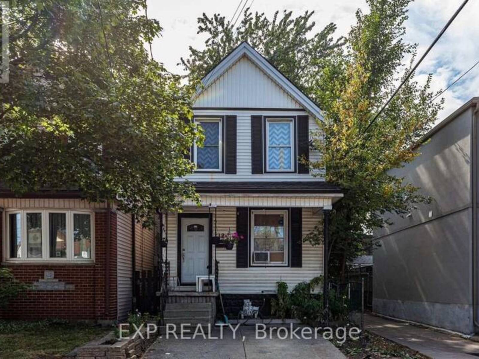 12 MAYFLOWER AVENUE, Hamilton, Ontario L8L 2K4