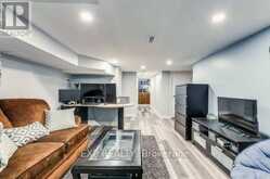 102 ROSSLYN AVENUE N | Hamilton Ontario | Slide Image Nine
