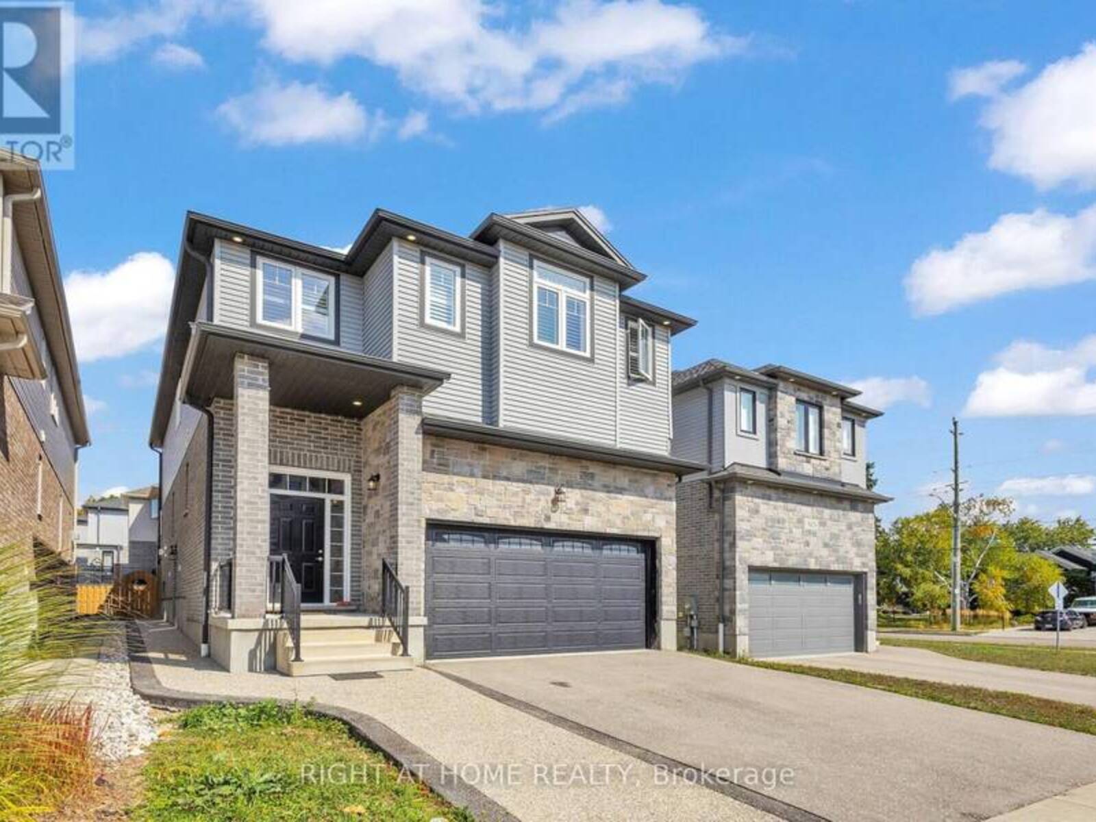 321 CARRIAGE WAY, Waterloo, Ontario N2K 0C2