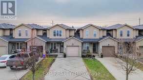 35 THAMES WAY | Hamilton Ontario | Slide Image Four