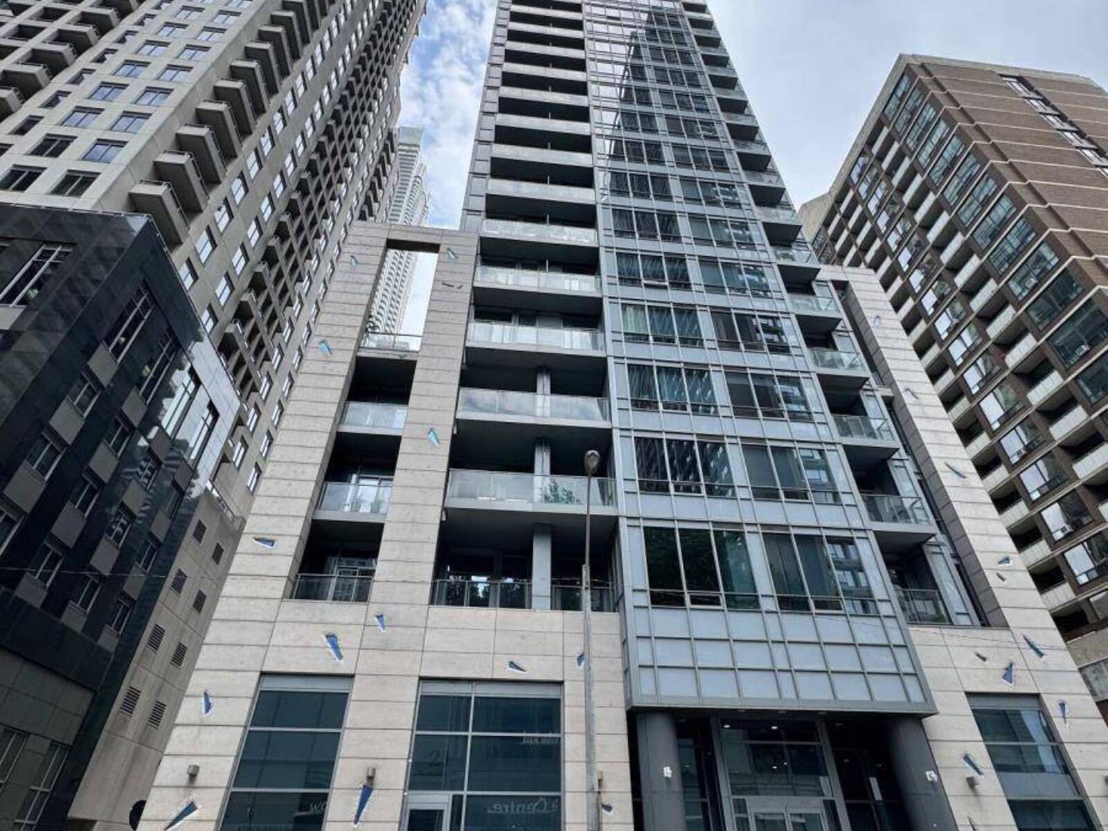 1801 - 21 BALMUTO STREET, Toronto, Ontario M4Y 1W4