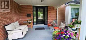 23 WHITEFRIARS DRIVE | Toronto Ontario | Slide Image Three