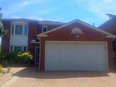 112 TRAFALGAR SQUARE Vaughan Ontario, L4J 7M9