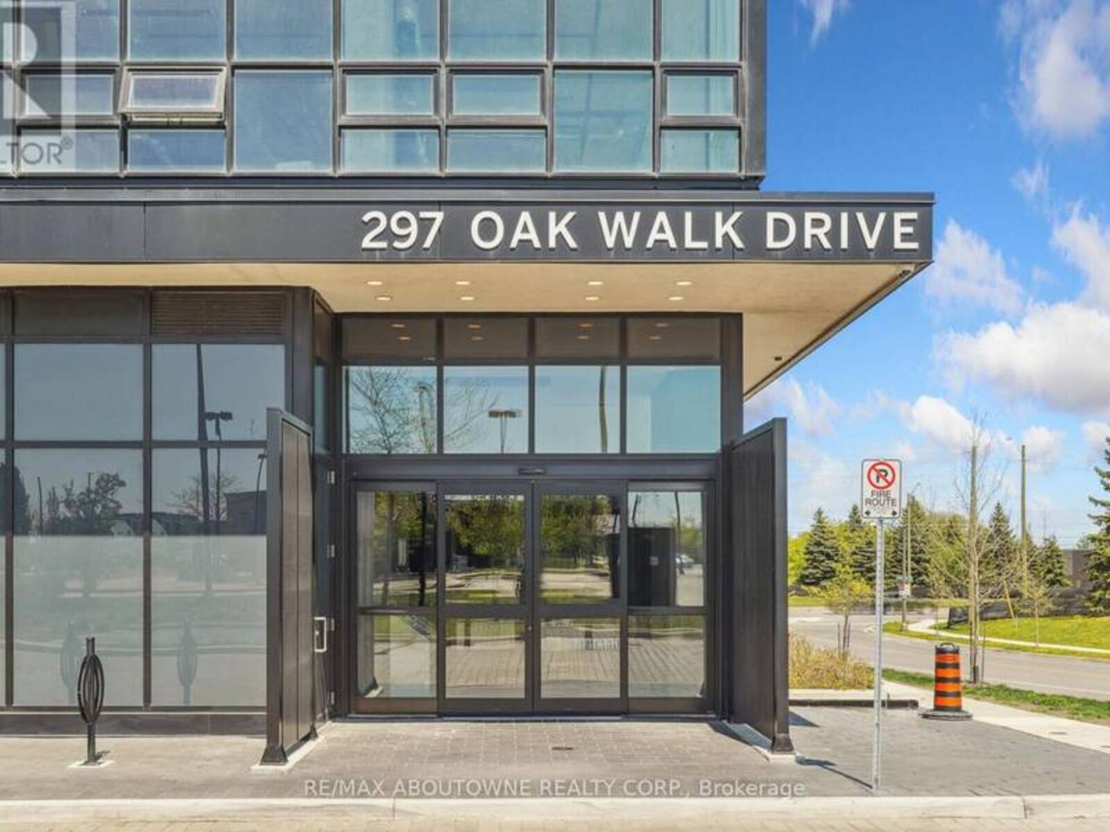 1605 - 297 OAK WALK DRIVE, Oakville, Ontario L6H 3R6