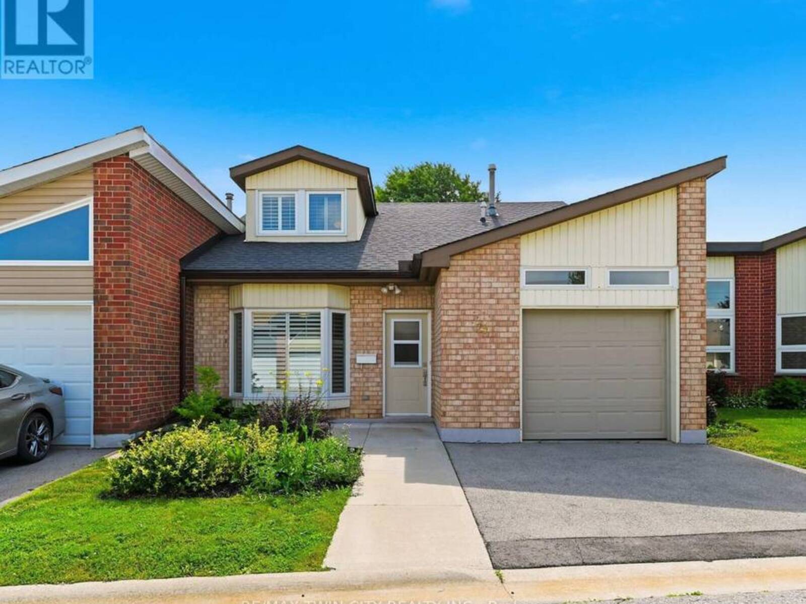 29 ARCHDEACON CLARK TRAIL, Hamilton, Ontario L9B 2M1